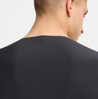 Men's Shoulder Wrap with a cooling, breathable fabric